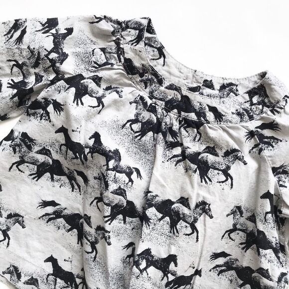 Babygap horse print blouse EUC 12-18 months - Picture 2 of 4